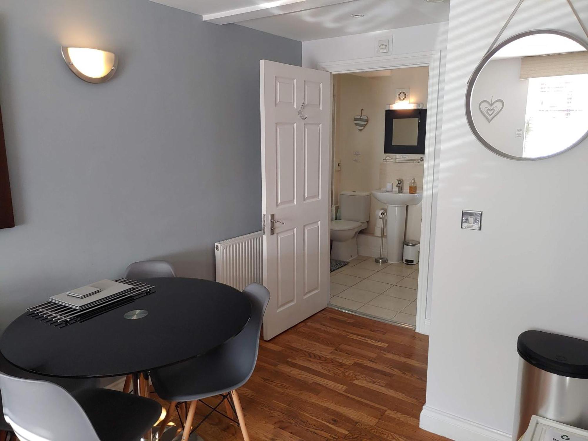 The Bath House Apartments - Free 1St Breakfast - Free Parking Εξωτερικό φωτογραφία