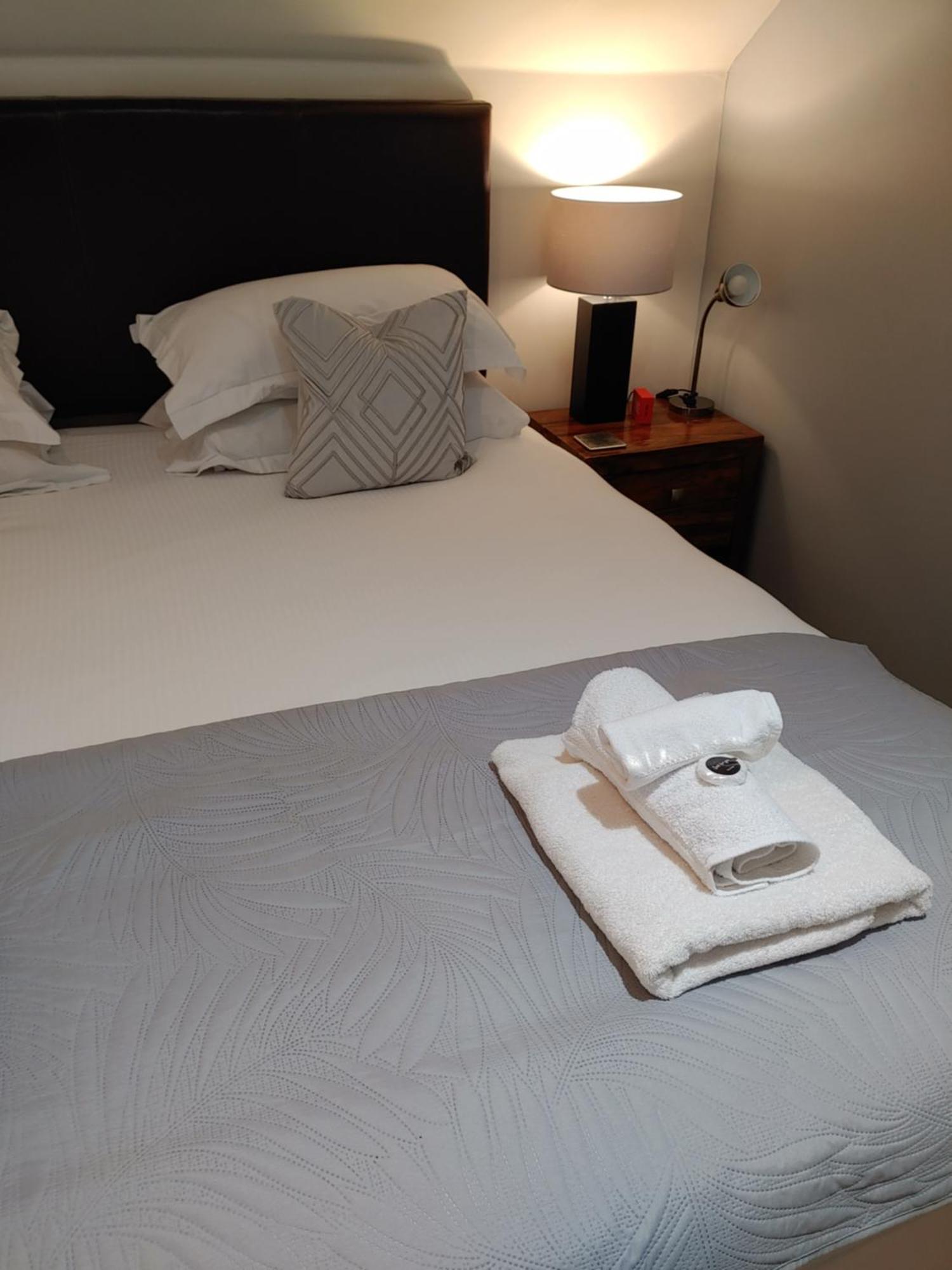 The Bath House Apartments - Free 1St Breakfast - Free Parking Εξωτερικό φωτογραφία